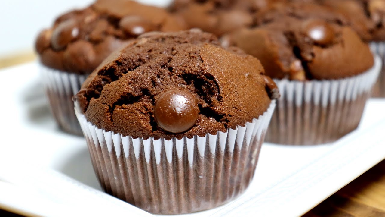 Prepare esses muffins e transforme qualquer dia comum em uma ocasião especial. A textura macia, o sabor rico do chocolate e a simplicidade do preparo tornam essa receita uma escolha infalível.