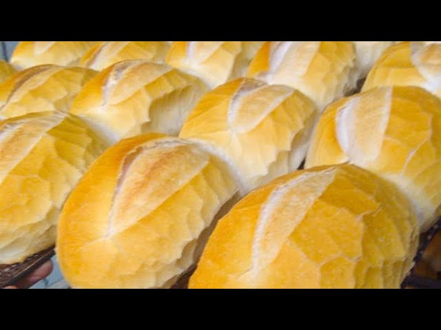 Em resumo, fazer Pão Francês Caseiro é uma maneira gratificante de criar pãezinhos frescos e saborosos em sua própria cozinha.