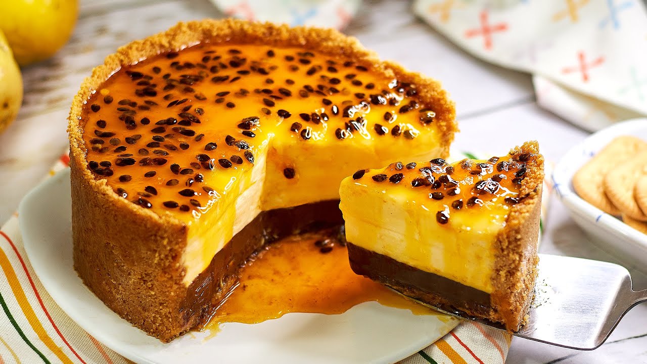 Se você é fã de sobremesas cítricas e refrescantes, a Torta de Maracujá é uma escolha irresistível. Ela combina a doçura do leite condensado com a acidez marcante do maracujá