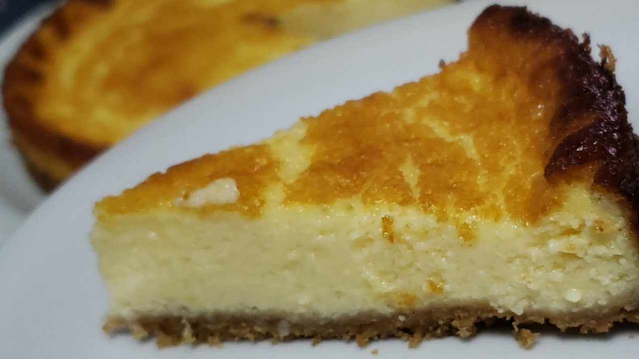 A Torta de Queijo Cremosa é uma sobremesa adorada por muitos, e não é difícil entender o porquê.